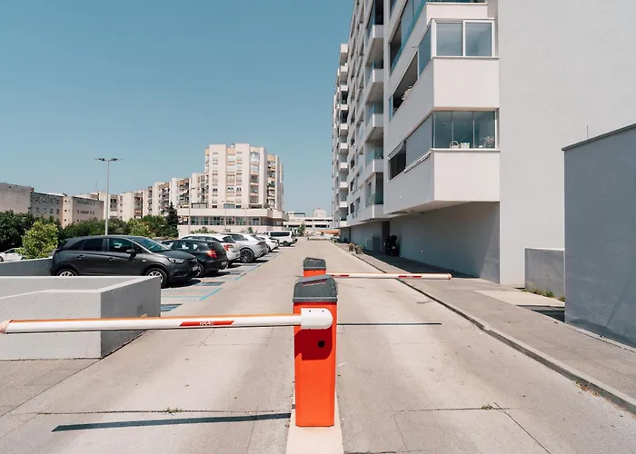 Lucent Escape * Zadar